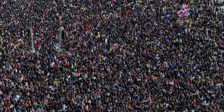 Protesto contra Trump leva americanos às ruas de várias cidades dos Estados Unidos