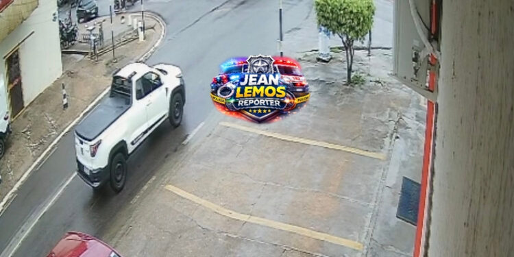 Câmera de monitoramento registrou acidente na t-23 com k5, em Ji-Paraná neste domingo, confira o vídeo