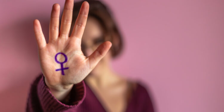 Lei que prioriza vítima de violência doméstica em cursos é constitucional