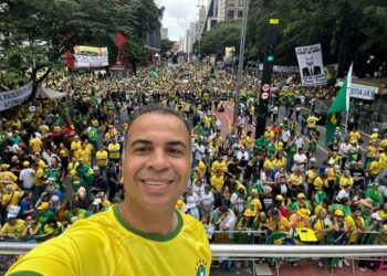 Filipe Martins marca presença na Avenida Paulista em ato “Acorda Brasil”