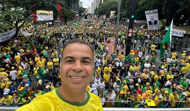 Filipe Martins marca presença na Avenida Paulista em ato “Acorda Brasil”