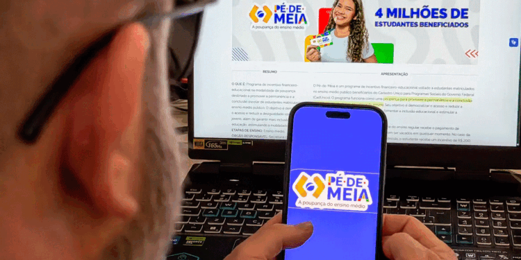 Pé-de-Meia: governo credita pagamento para nascidos em maio e junho