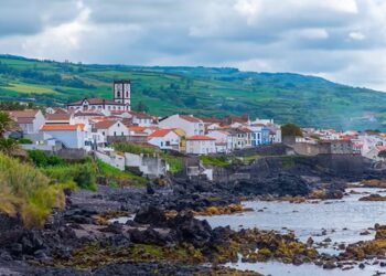 Mini tornado causa estragos em estufas