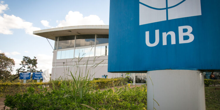 Líder estudantil deve indenizar colegas por panelaço em moradia no campus