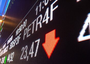 Ibovespa cai 2,64% e quase perde os 180 mil pontos, com piora da aversão ao risco