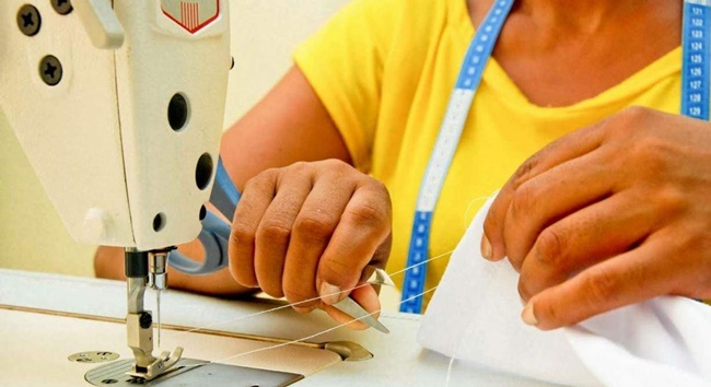 Prefeitura de Cotia abre inscrições para cursos de corte e costura e massagem relaxante