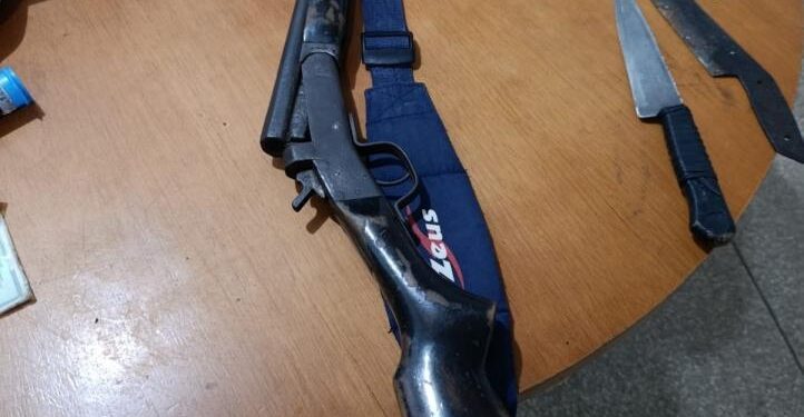 Armas e drogas são apreendidas em operação policial em Rondônia