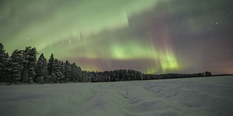 Como surgem as auroras boreais? Sistema norueguês com 10 mil antenas quer descobrir