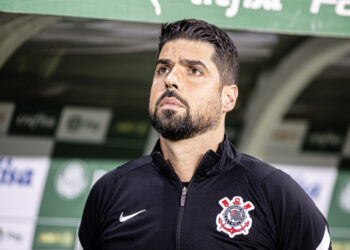 Ex-treinador do Corinthians relembra cenário de chegada e instabilidade política