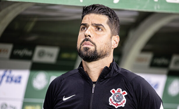 Ex-treinador do Corinthians relembra cenário de chegada e instabilidade política