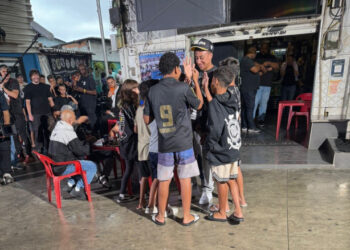Novo reforço do Corinthians participa de gravação em favela de São Paulo