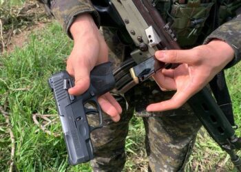 Polícia apreende pistola de uso restrito em ação em Santa Luzia d’Oeste