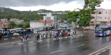 Pontos de ônibus serão demolidos no Centro de Cotia e mudam locais de embarques
