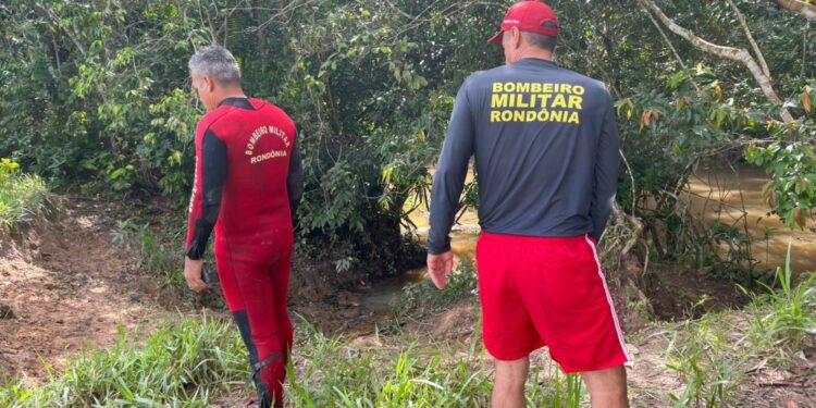 Criança de 4 anos desaparece após acidente em rio e buscas são intensificadas