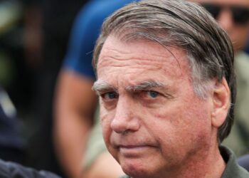 Defesa vai apresentar novo pedido de domiciliar para Bolsonaro, diz Flávio