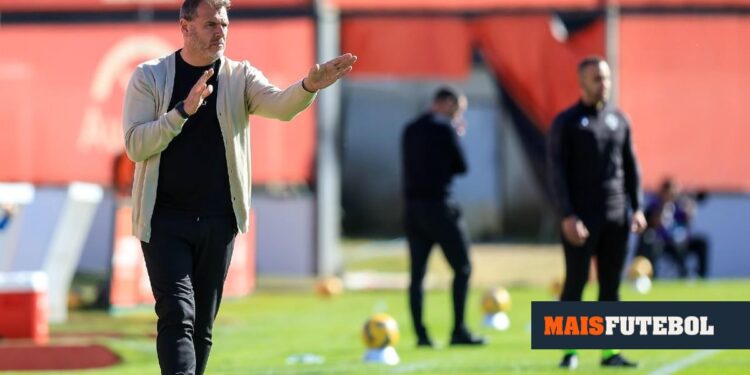 João Henriques: «Acabámos com menos um tem rês jogos em casa; condiciona»