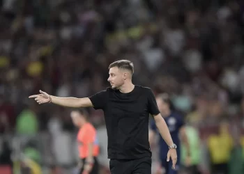 Anselmi balança no Botafogo e jogo contra o Palmeiras pode definir futuro do treinador