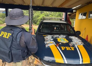 Polícia Rodoviária Federal apreende 14 armas em ônibus na BR 364