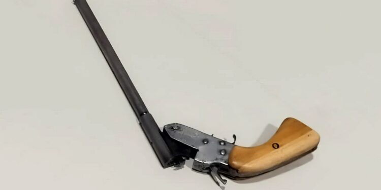 Abordagem policial em Nova União resulta na apreensão de arma artesanal