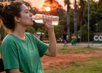 garrafa-de-agua-tem-40-mil-vezes-mais-bacterias-do-que-um-vaso-sanitario
