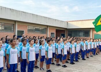 tarcisio-sanciona-lei-que-obriga-execucao-do-hino-nacional-em-escolas-de-sp