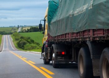 Caminhoneiros decidem não aderir a greve; Governo publica MP de apoio à classe
