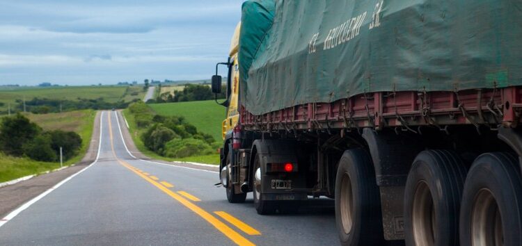 Caminhoneiros decidem não aderir a greve; Governo publica MP de apoio à classe