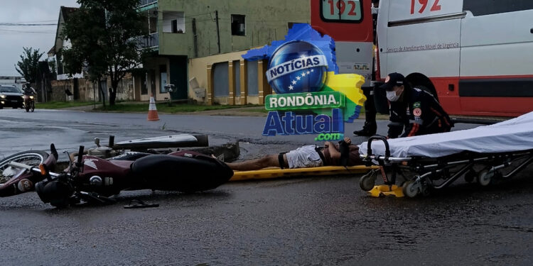 Batida forte na T-13: motociclista é socorrido para UPA em Ji-Paraná 