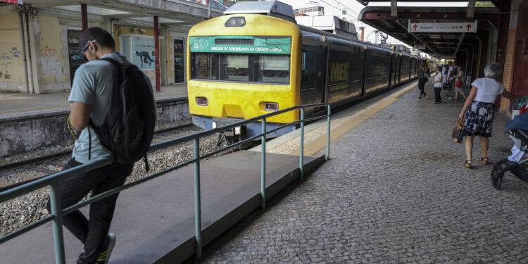Circulação ferroviária condicionada entre São Pedro do Estoril e Cascais para trabalhos de modernização