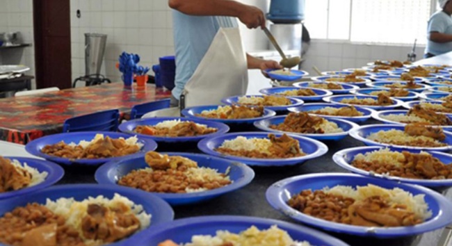 Deputados querem garantir alimentação a profissionais da educação