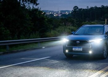 deputados-aprovam-substituicao-de-farois-originais-de-veiculos-por-lampadas-led
