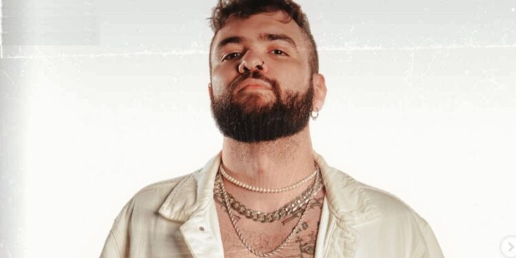 Quem é Tiago Santinelli, humorista envolvido em confusão com cristãos em BH