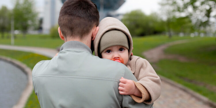 Lei que aumenta licença-paternidade para 20 dias é sancionada