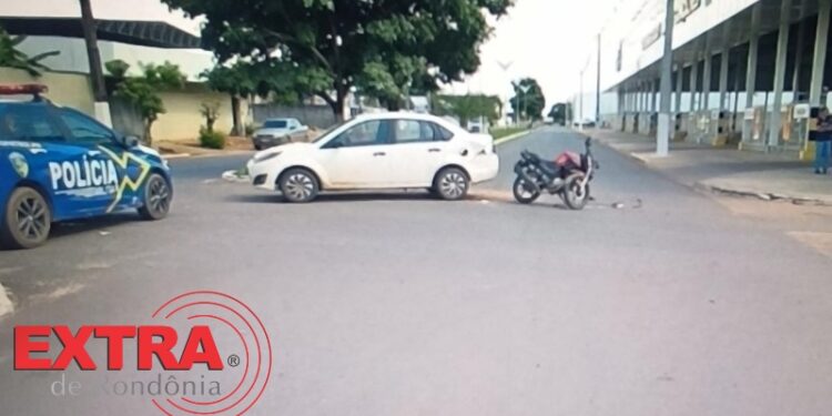 Colisão entre carro e moto deixa uma pessoa ferida em Vilhena