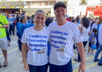 Vilhena se mobiliza pelo autismo e deputado Luizinho Goebel participa da caminhada com sua equipe