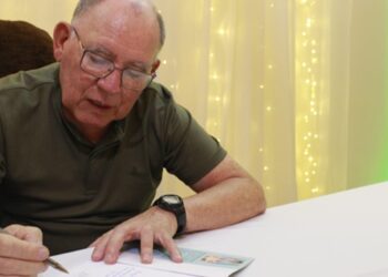 Escritor cotiano Antônio dos Santos Camargo lança novo livro