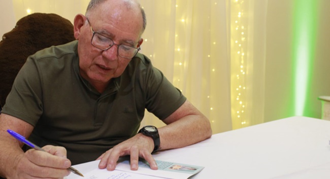 Escritor cotiano Antônio dos Santos Camargo lança novo livro