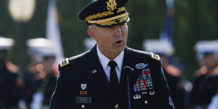 Secretário de Defesa dos EUA pede saída imediata de chefe do Estado-Maior do Exército