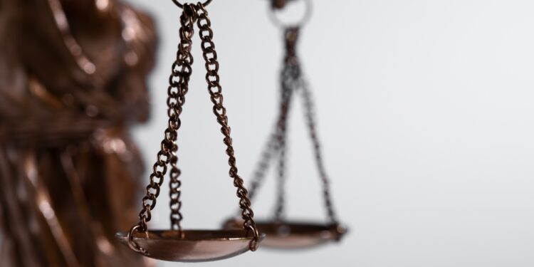 Gastos com sentenças judiciais vão diminuir R$ 27 bilhões em 2027