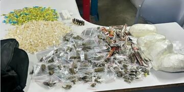 PM intercepta carro com drogas, munições e dinheiro em Cotia