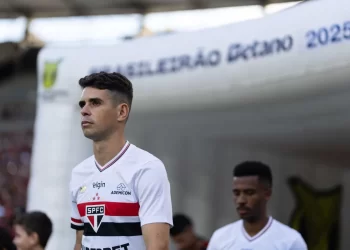 Oscar anuncia a sua aposentadoria do futebol pelo São Paulo