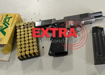 Em Vilhena, motorista com sinais de embriaguez é flagrado dormindo ao volante de caminhonete com pistola pronta para uso