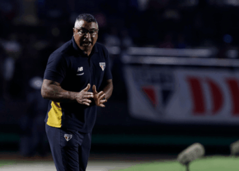 Roger Machado destaca vitória em estreia pela Copa Sul-Americana