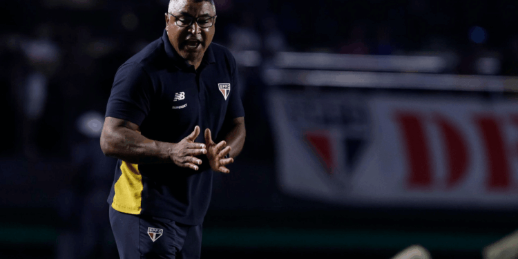 Roger Machado destaca vitória em estreia pela Copa Sul-Americana