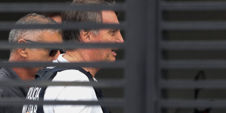 Bolsonaro evolui de ‘forma satisfatória’, com ‘discreta melhora’, diz médico ao STF