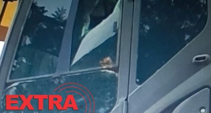 Escavadeira da Secretaria de Obras é alvo de vandalismo em travessão rural de Corumbiara