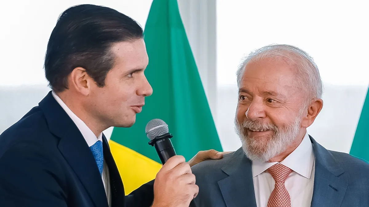 Lula deve se reunir com Hugo Motta até esta terça-feira (14) para alinhar projeto sobre fim da escala 6×1