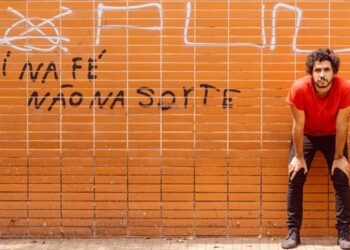 “Afoxé do Nego Véio” inaugura “Arrasto”, disco de estreia de Gustavo Ortiz