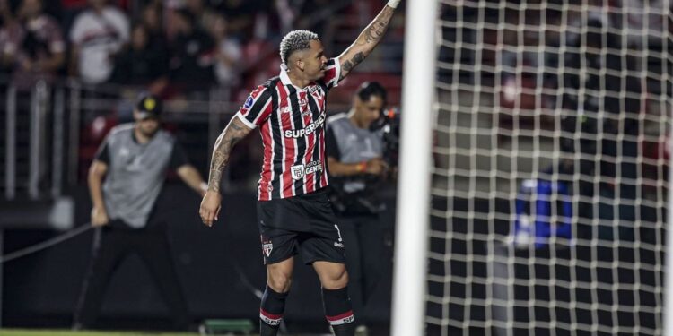 Em noite de Calleri, São Paulo vence O’Higgins por 2 a 0 no MorumBIS