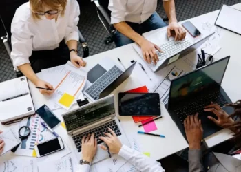 Afinal, os jovens são os que mais resistem ao uso de IA nas empresas